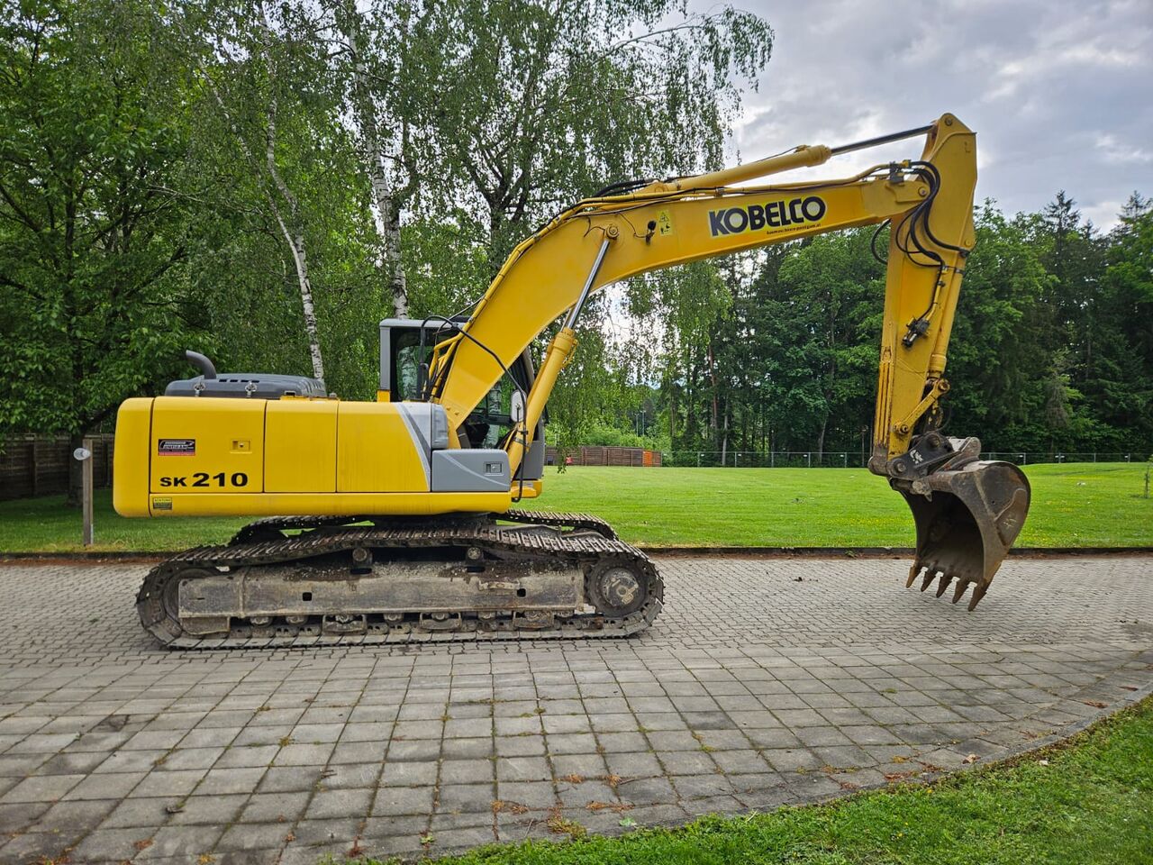 2010 New Holland E215B Crawler Excavator