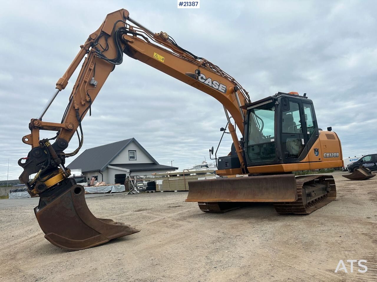 2011 CASE CX130B excavator, side profile view 2011 CASE CX130B excavator, side profile view