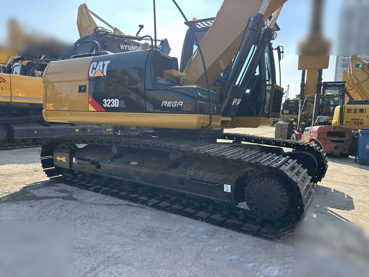 2011 Caterpillar 323DL Crawler Excavator