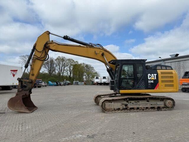 2011 Caterpillar 324E crawler excavator, side view