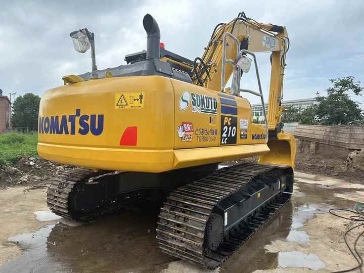 2011 Komatsu PC210-8 Crawler Excavator