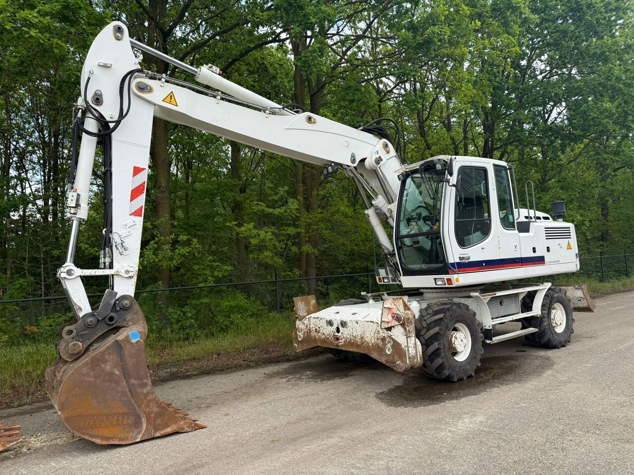 2011 Liebherr A 904 C Wheel Excavator 2011 Liebherr A 904 C Wheel Excavator