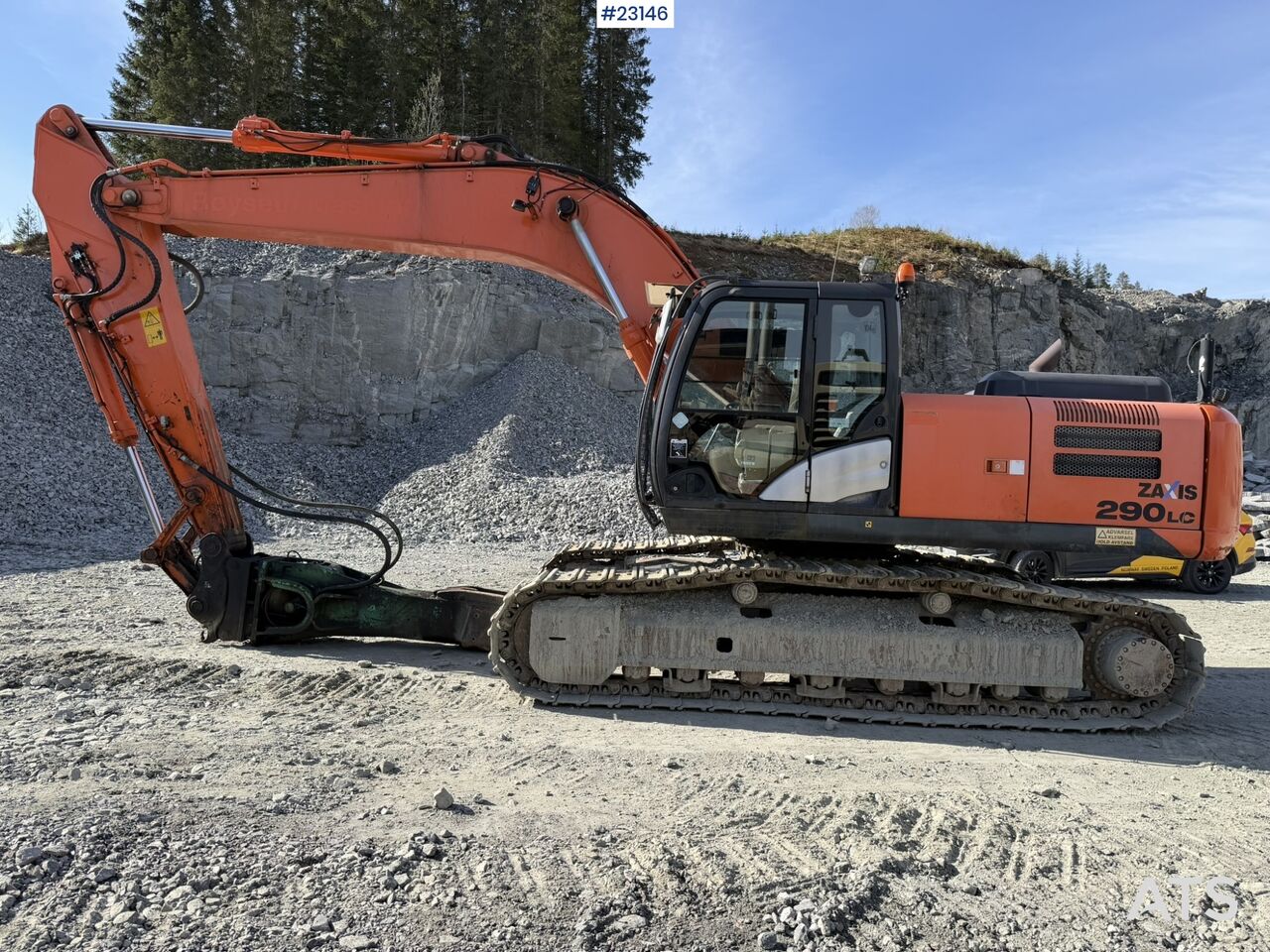 2013 Hitachi Zaxis 290LC excavator, side profile view 2013 Hitachi Zaxis 290LC excavator, side profile view