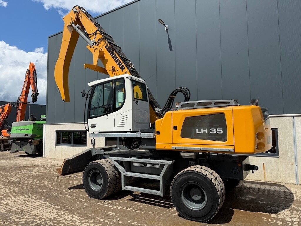 2013 Liebherr LH35 M Material Handler