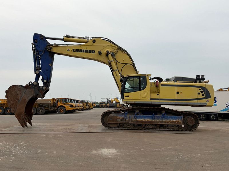 2014 Liebherr R976 HDSL crawler excavator side view 2014 Liebherr R976 HDSL crawler excavator side view