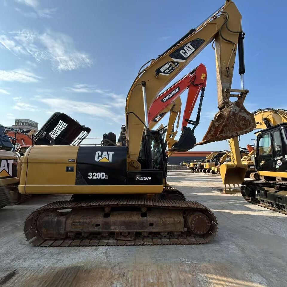 2015 Caterpillar 320D2 Crawler Excavator 2015 Caterpillar 320D2 Crawler Excavator
