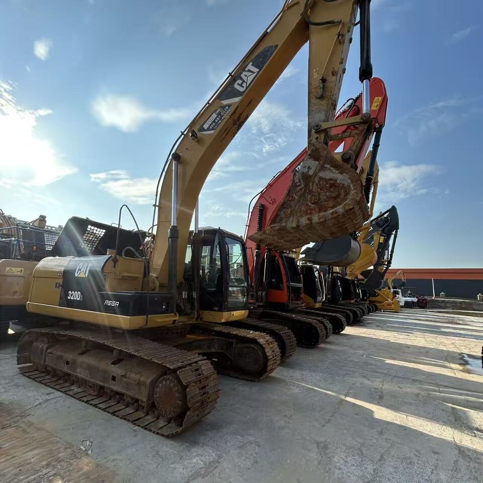 2015 Caterpillar 320D2 Crawler Excavator