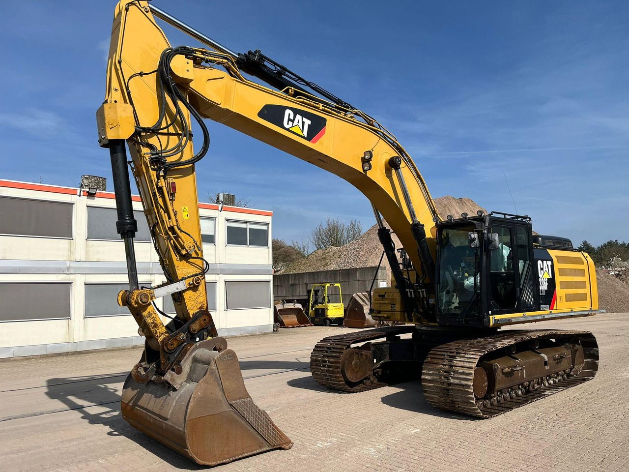 2015 Caterpillar 336FL crawler excavator, front three-quarter view 2015 Caterpillar 336FL crawler excavator, front three-quarter view