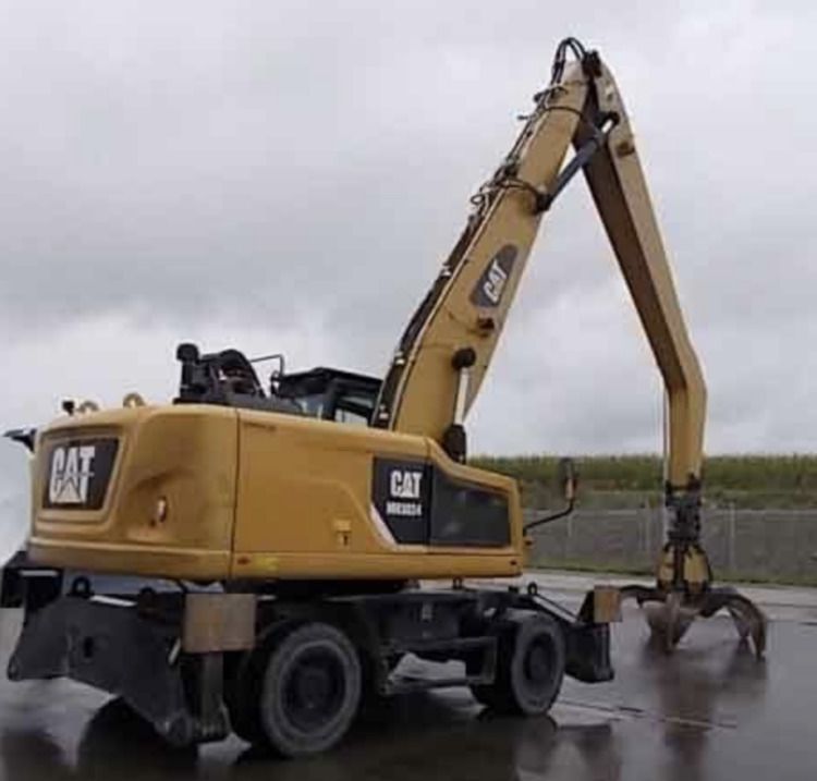 2015 Caterpillar MH3024 material handler, rear three-quarter view 2015 Caterpillar MH3024 material handler, rear three-quarter view