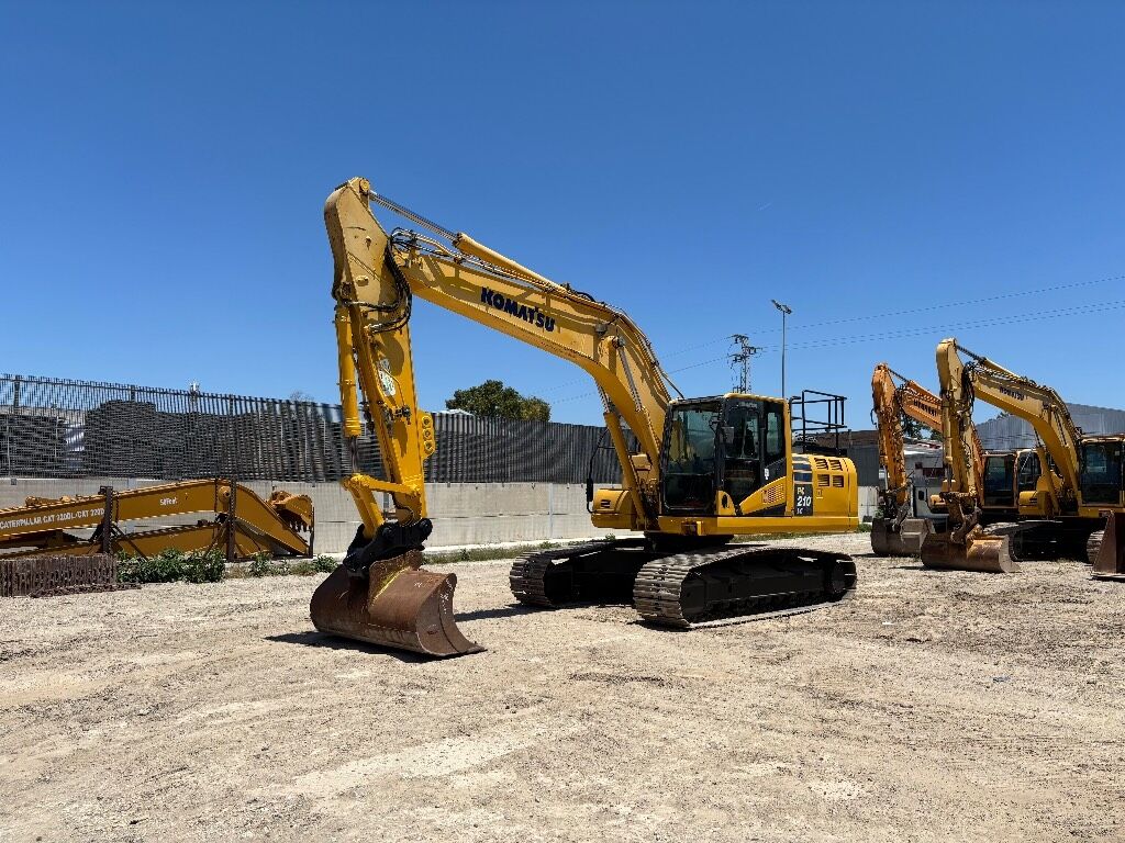 2015 Komatsu PC210LC-10 Crawler Excavator 2015 Komatsu PC210LC-10 Crawler Excavator