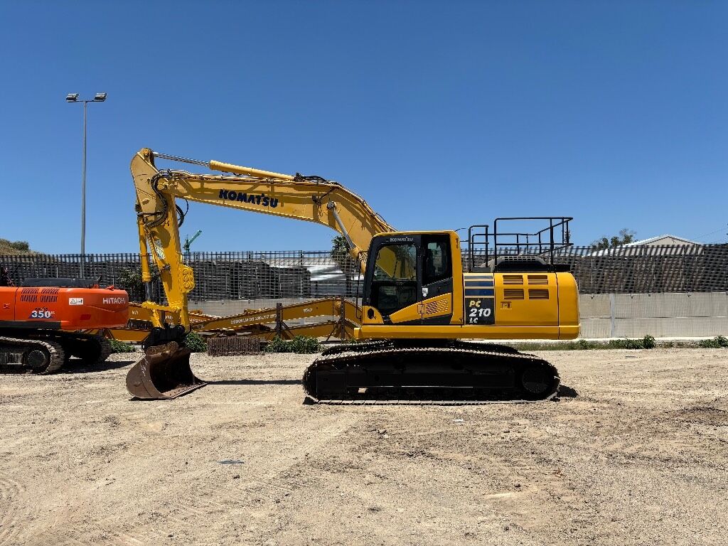 2015 Komatsu PC210LC-10 Crawler Excavator