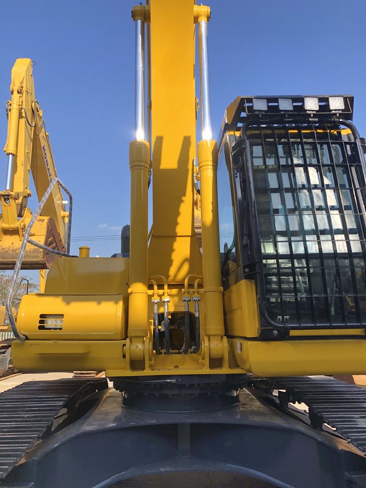 2015 Komatsu PC220-8N1 Crawler Excavator 2015 Komatsu PC220-8N1 Crawler Excavator