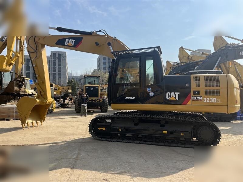 2016 Caterpillar 323D2L Crawler Excavator 2016 Caterpillar 323D2L Crawler Excavator