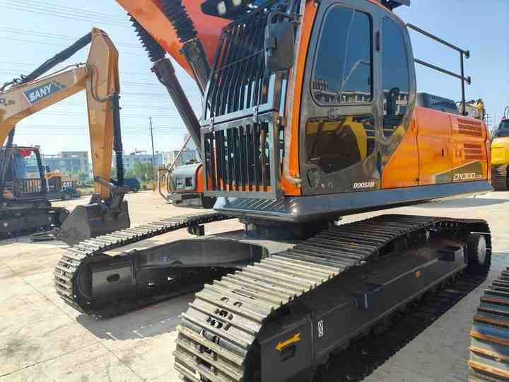 2016 Doosan DX300LC Crawler Excavator