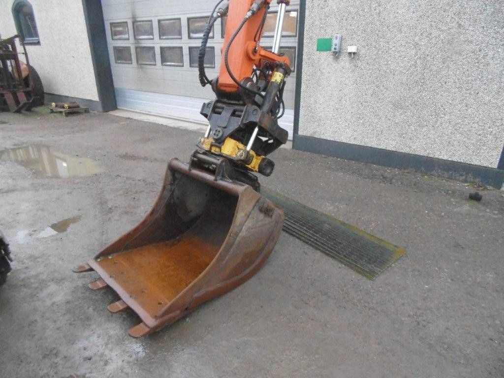 2016 Hitachi 85US mini excavator bucket attachment 2016 Hitachi 85US mini excavator bucket attachment