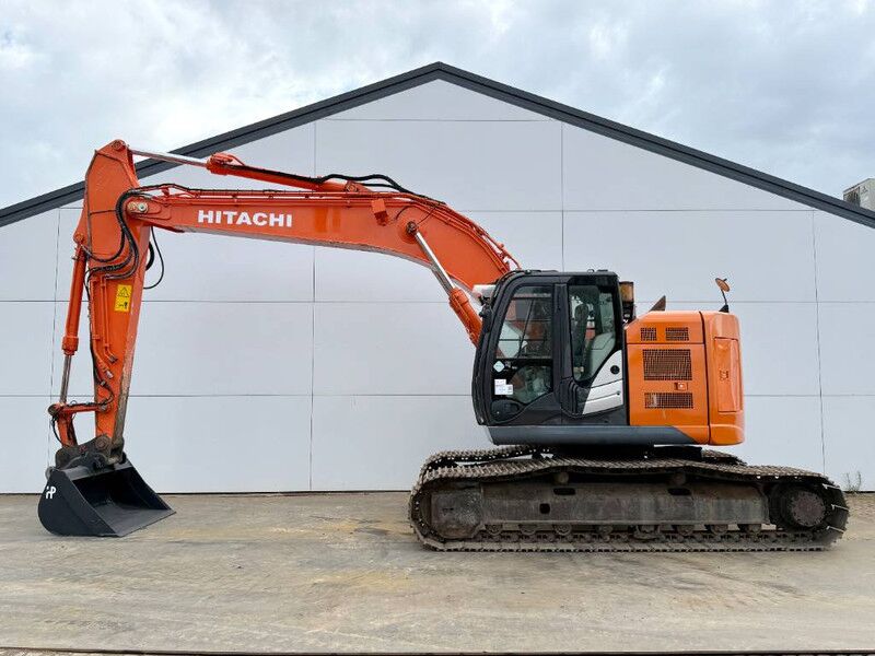 2016 Hitachi ZX225LC-5B Crawler Excavator 2016 Hitachi ZX225LC-5B Crawler Excavator
