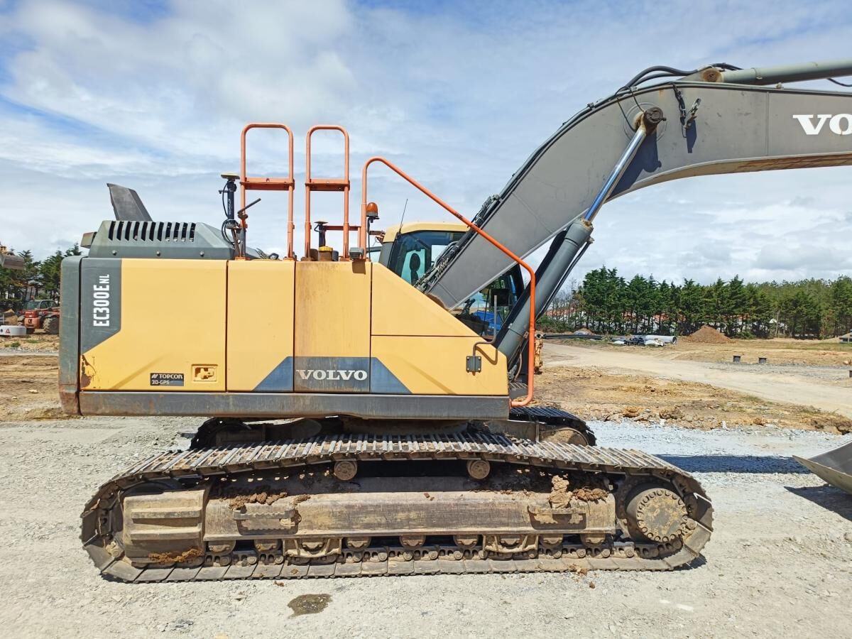 2016 Volvo EC300ENL Crawler Excavator