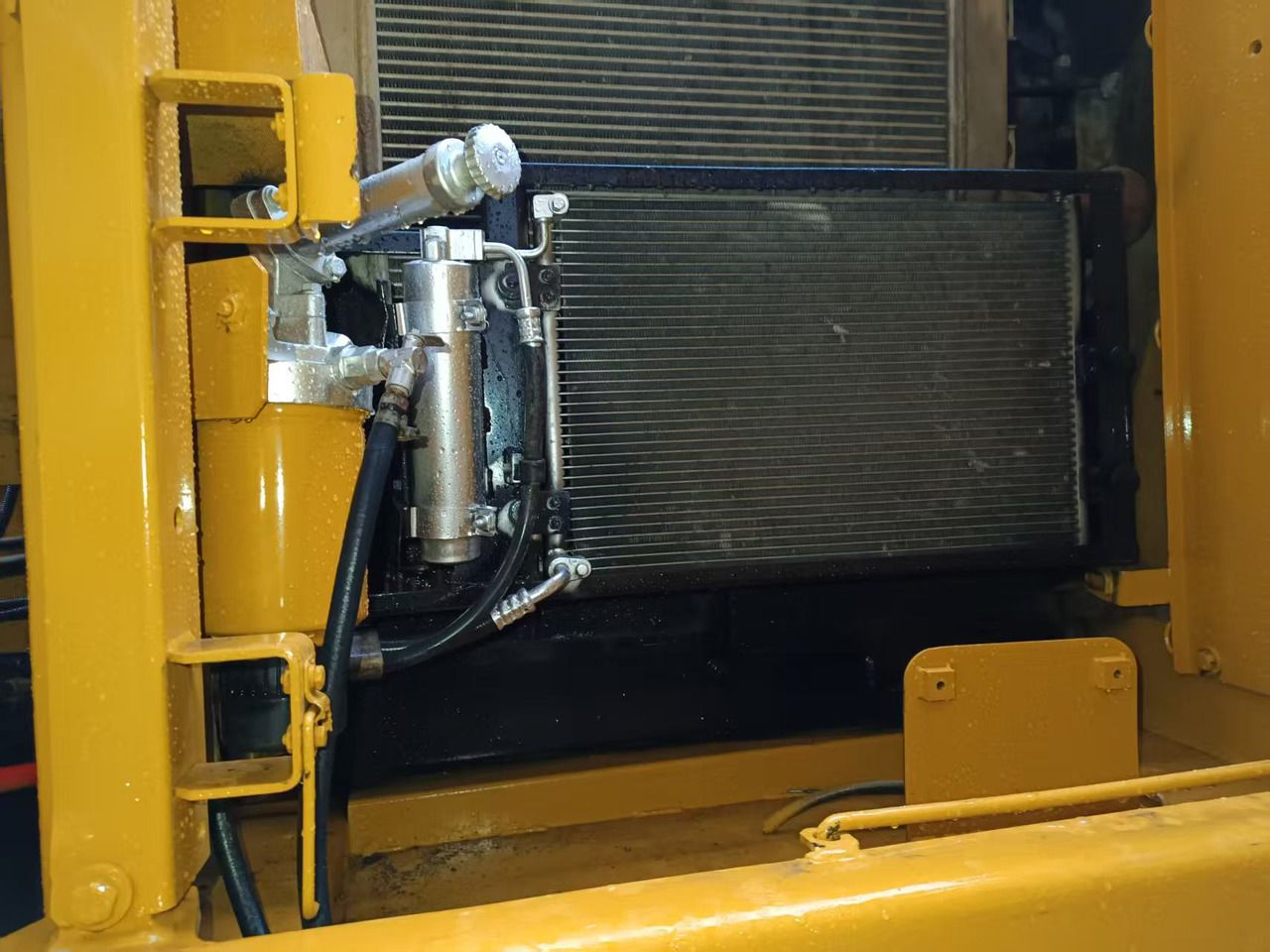 Pelle sur chenilles Caterpillar 320D de 2017, vue de profil Pelle sur chenilles Caterpillar 320D de 2017, vue de profil