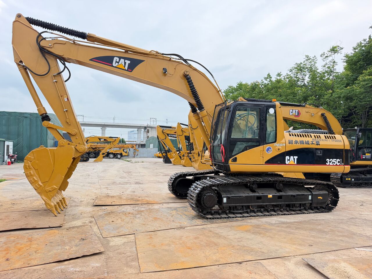 2017 Caterpillar 325CL Crawler Excavator 2017 Caterpillar 325CL Crawler Excavator