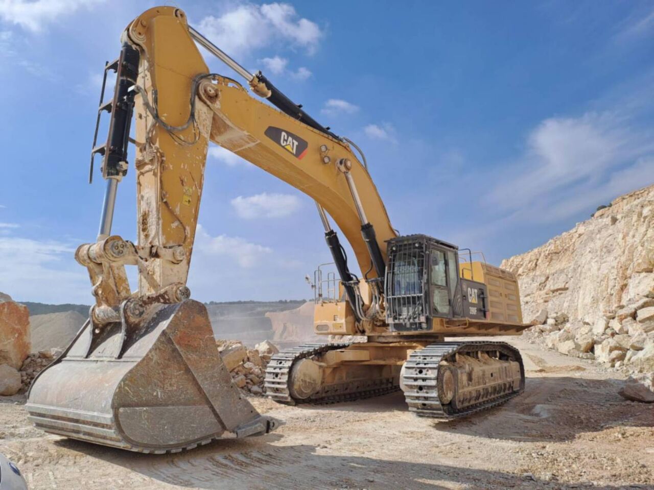 2017 Caterpillar 390F Crawler Excavator 2017 Caterpillar 390F Crawler Excavator