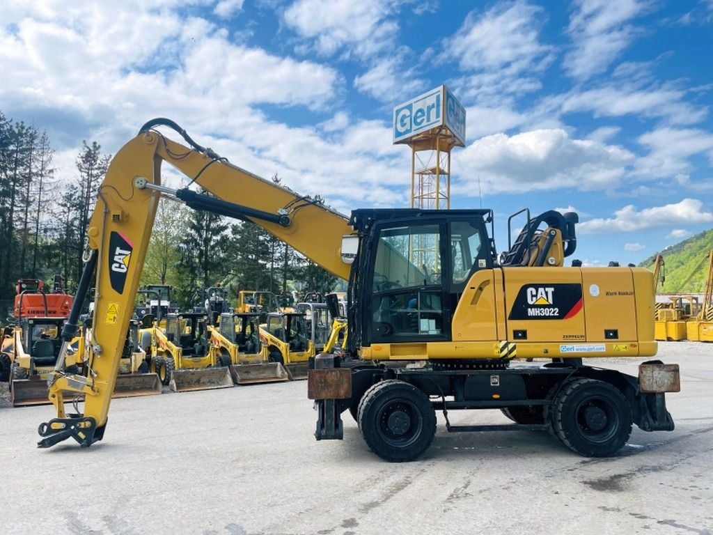 2017 Caterpillar MH3022 Wheel Excavator
