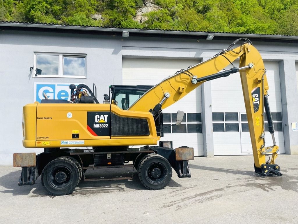 2017 Caterpillar MH3022 Wheel Excavator