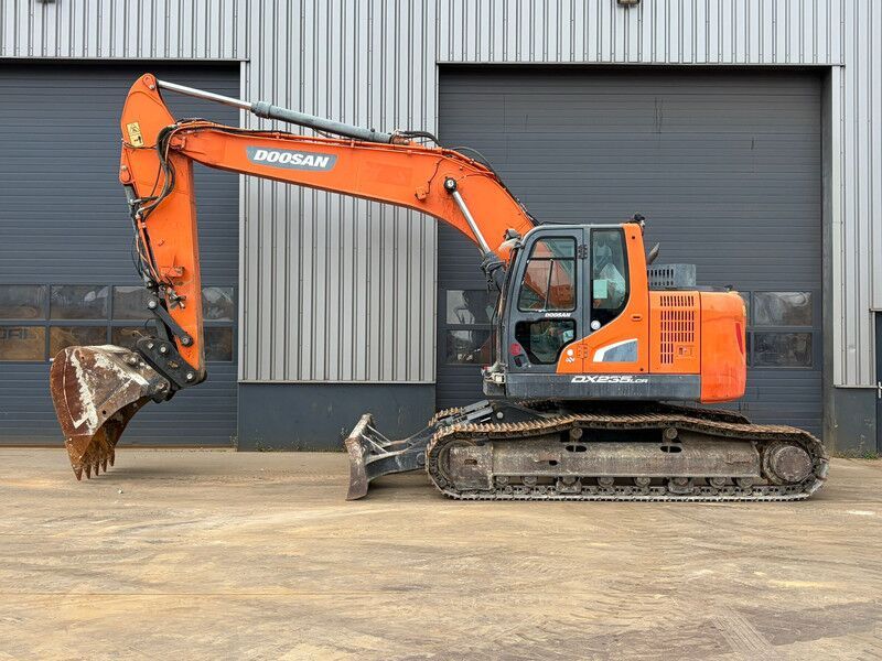 2017 Doosan DX235LCR Crawler Excavator 2017 Doosan DX235LCR Crawler Excavator