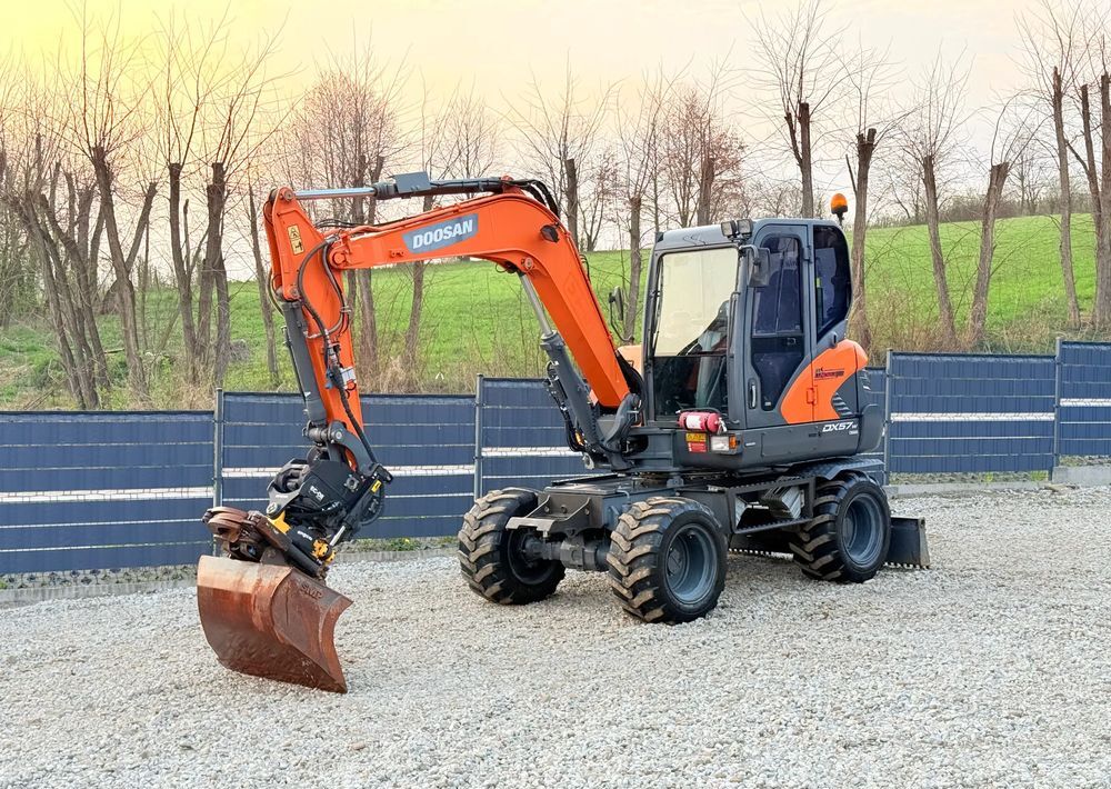2017 Doosan DX57W Wheel Excavator 2017 Doosan DX57W Wheel Excavator