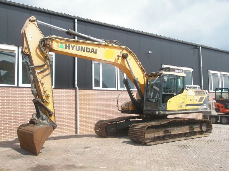 2017 Hyundai HX260LC crawler excavator, side view 2017 Hyundai HX260LC crawler excavator, side view