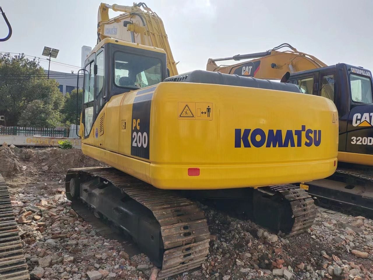 2017 Komatsu PC200-7 crawler excavator, rear three-quarter view 2017 Komatsu PC200-7 crawler excavator, rear three-quarter view