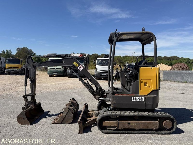 2017 Volvo ECR25D Mini Excavator