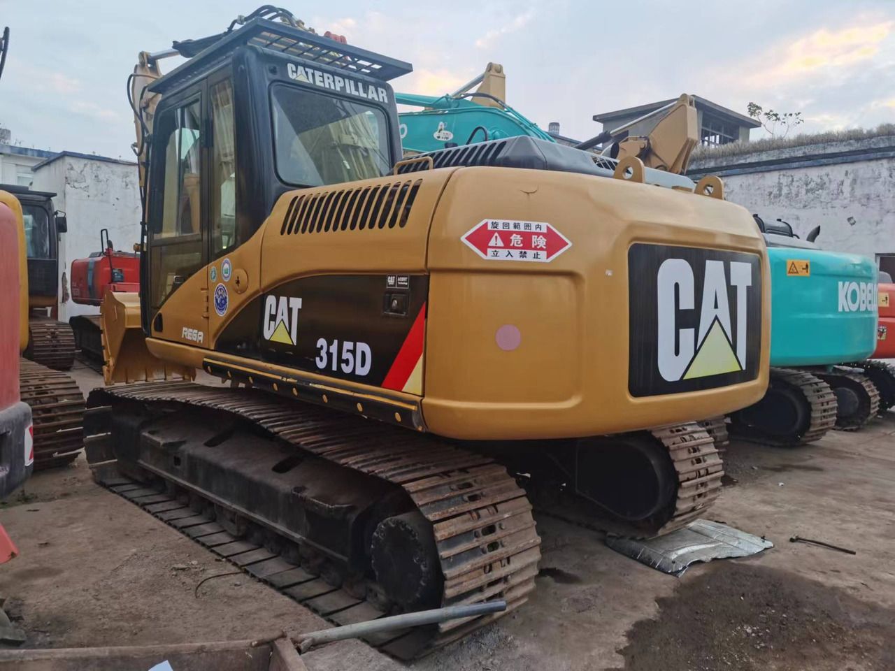 2018 Caterpillar 315D crawler excavator rear three-quarter view 2018 Caterpillar 315D crawler excavator rear three-quarter view