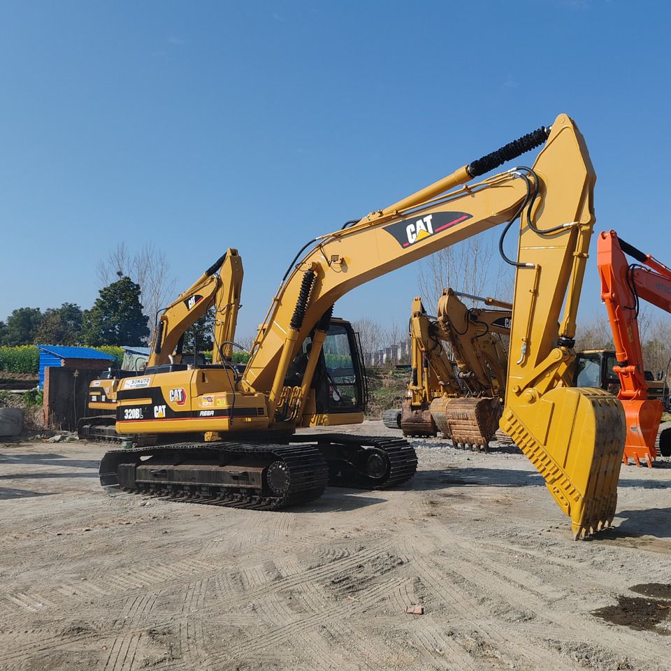 2018 Caterpillar 320BL crawler excavator side view 2018 Caterpillar 320BL crawler excavator side view