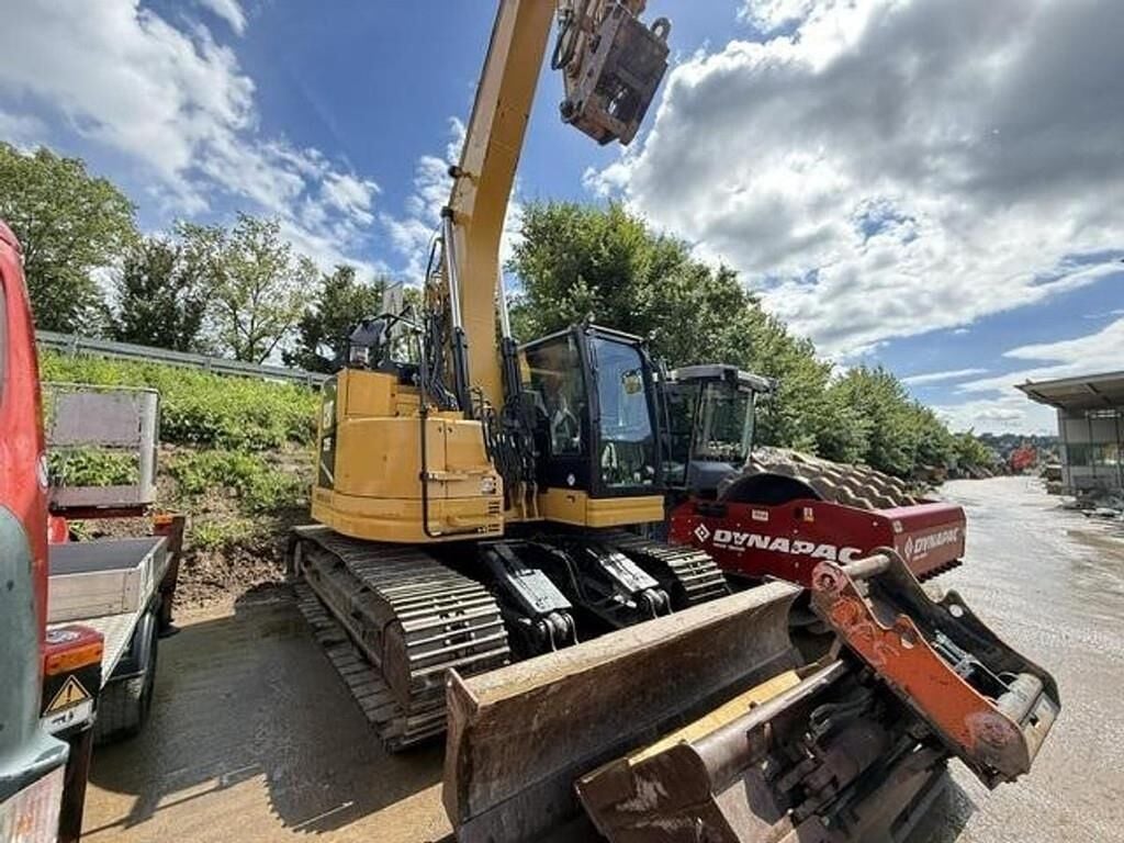 2018 Caterpillar 325 FL CR Crawler Excavator 2018 Caterpillar 325 FL CR Crawler Excavator