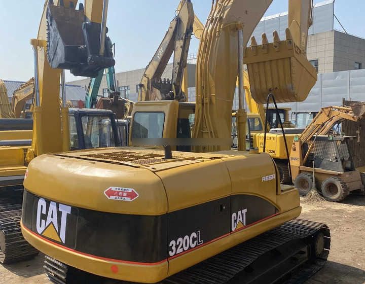 2018 Caterpillar 320CL crawler excavator rear view 2018 Caterpillar 320CL crawler excavator rear view