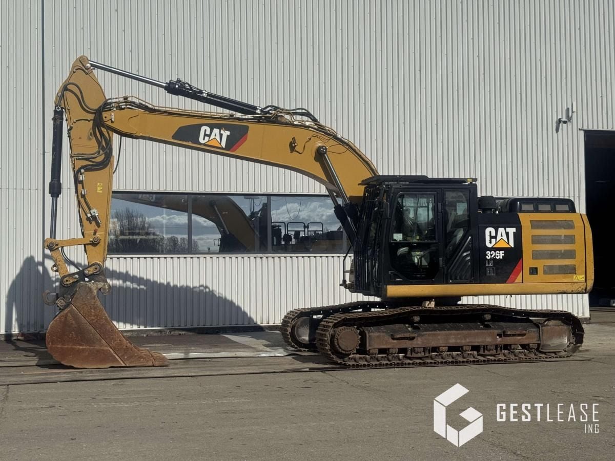 2018 Caterpillar 326FLN crawler excavator, side view 2018 Caterpillar 326FLN crawler excavator, side view
