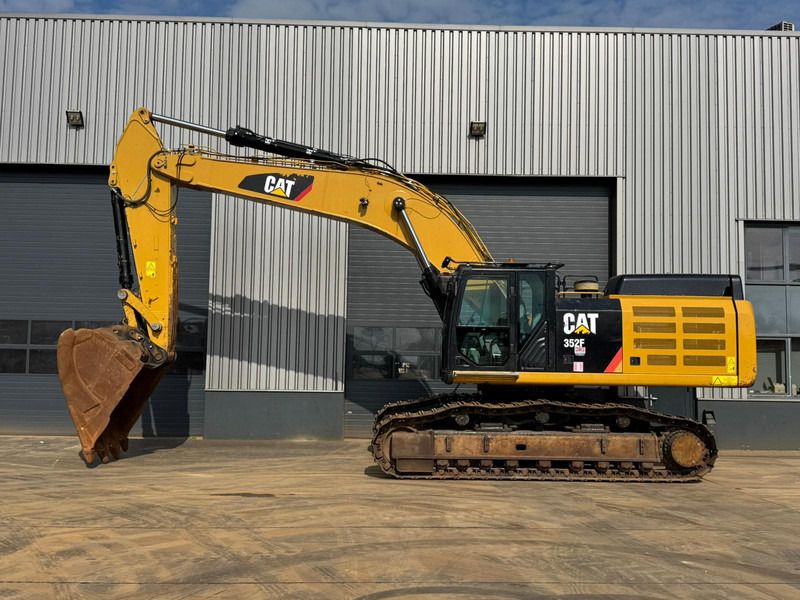2018 Caterpillar 352F crawler excavator, side view 2018 Caterpillar 352F crawler excavator, side view