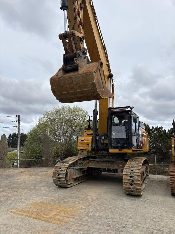 2018 Caterpillar 352F XE Crawler Excavator