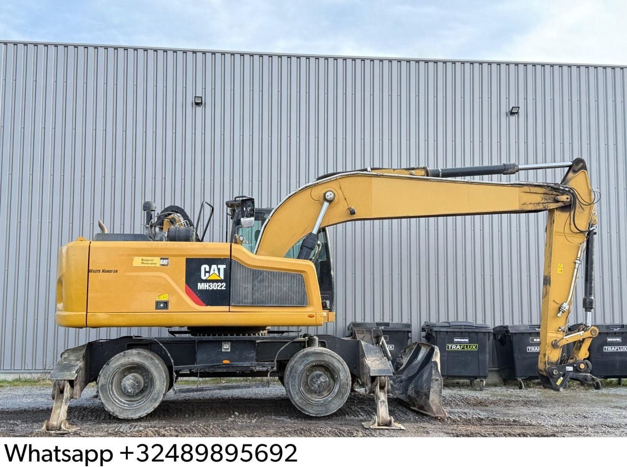 2018 Caterpillar MH3022 wheel excavator, side profile view