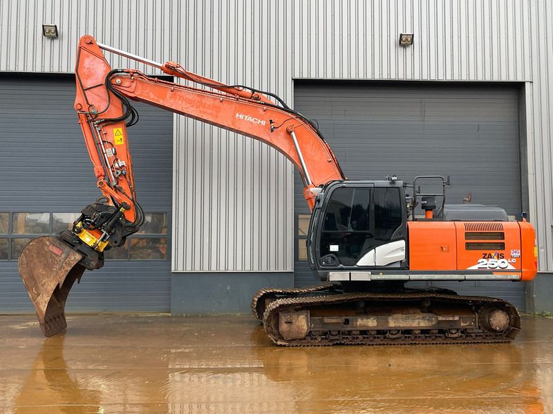 2018 Hitachi Zaxis 250LC crawler excavator, side view