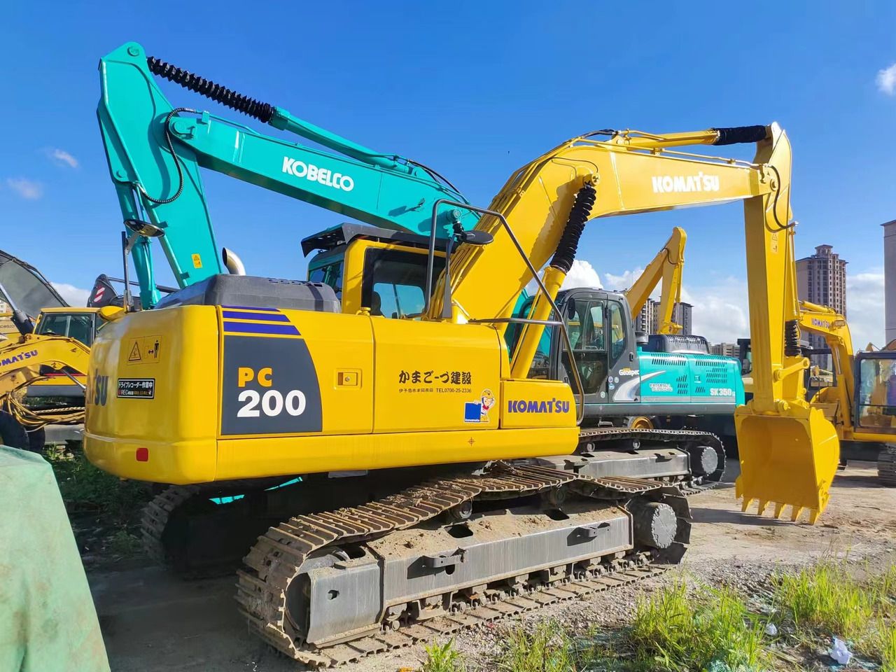Excavadora de orugas Komatsu PC200-8 2018, vista trasera tres cuartos Excavadora de orugas Komatsu PC200-8 2018, vista trasera tres cuartos