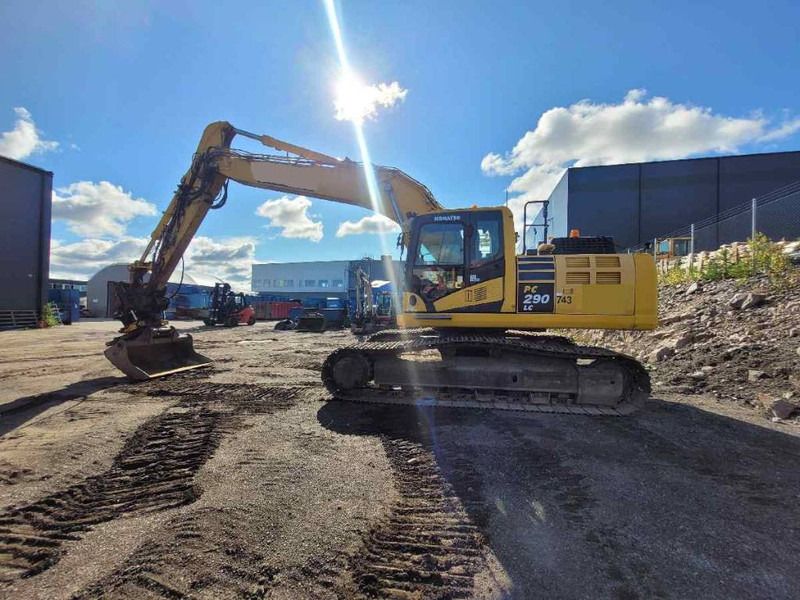 2018 Komatsu PC290LC-11 crawler excavator, side profile view 2018 Komatsu PC290LC-11 crawler excavator, side profile view