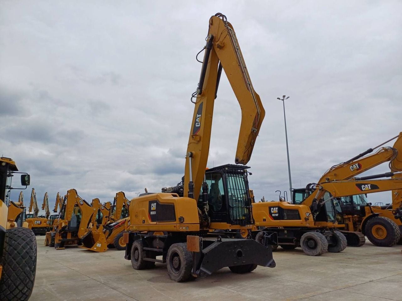 2019 Caterpillar MH3024 Material Handler