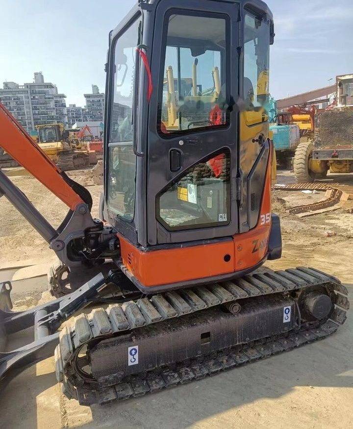 2019 Hitachi ZX35-5A mini excavator side view 2019 Hitachi ZX35-5A mini excavator side view