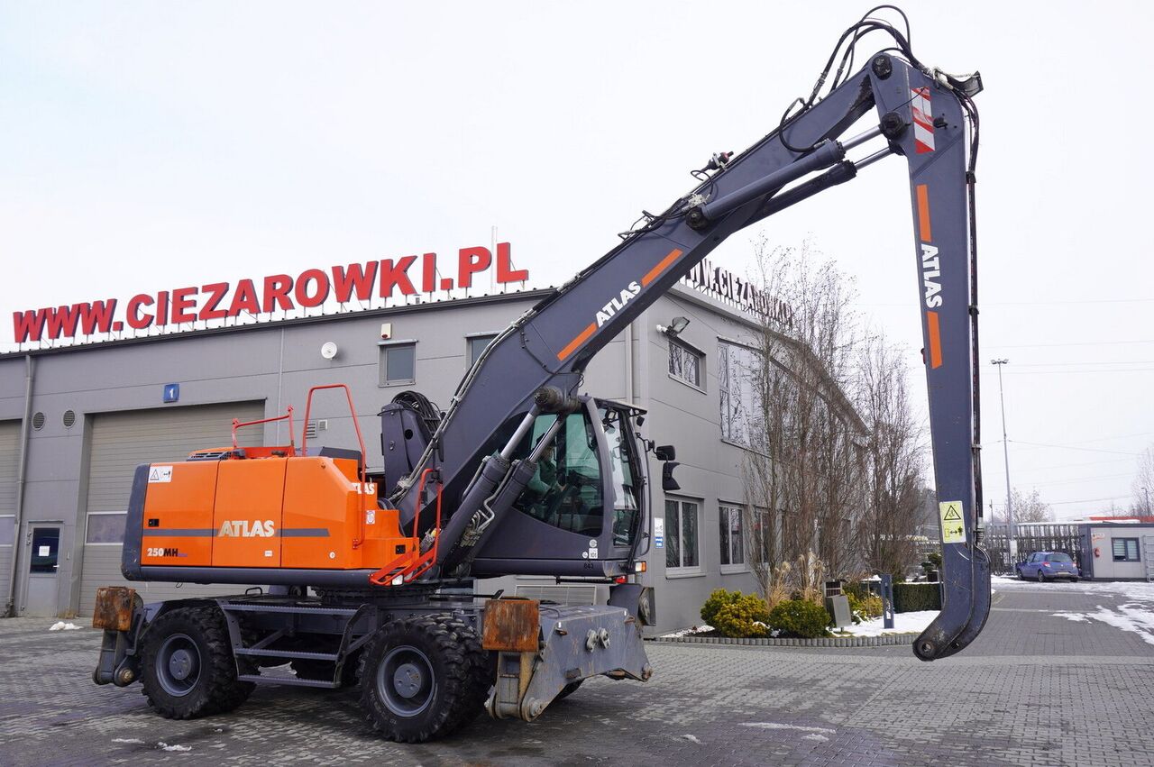 2020 Atlas 250MH Material Handler