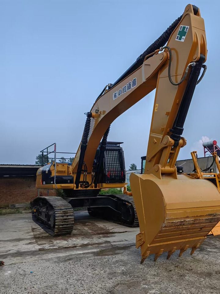 2020 Caterpillar 340D crawler excavator, front three-quarter view 2020 Caterpillar 340D crawler excavator, front three-quarter view