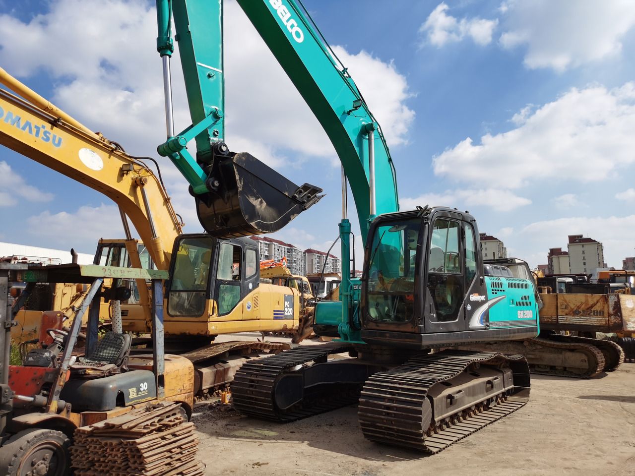 2020 Kobelco SK200 crawler excavator, side view 2020 Kobelco SK200 crawler excavator, side view