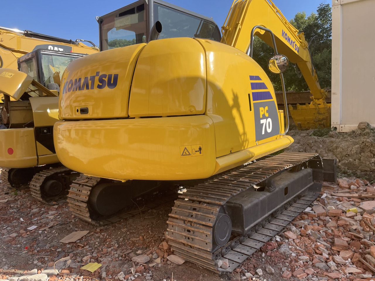 2020 Komatsu PC70-8 mini excavator rear view 2020 Komatsu PC70-8 mini excavator rear view