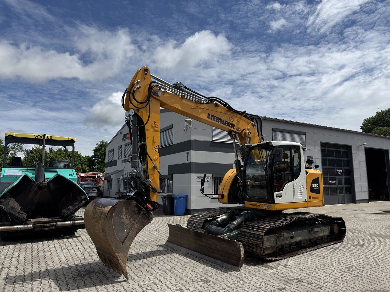 2020 Liebherr R 920 Crawler Excavator