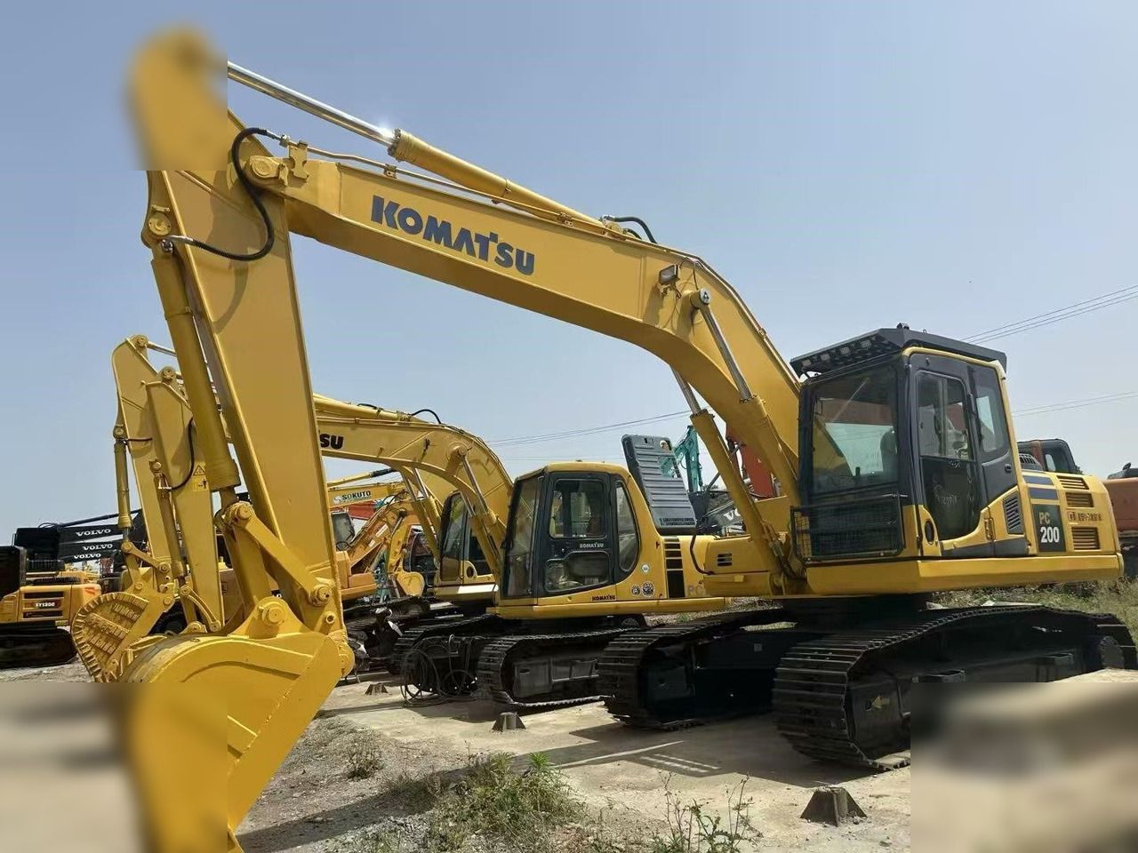 Excavadora de orugas Komatsu PC200-8 2021, vista lateral Excavadora de orugas Komatsu PC200-8 2021, vista lateral